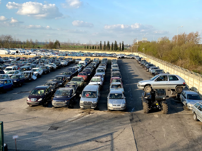 Aperçu des activités de la casse automobile NAVILLOD PERE ET FILS située à GOUSSAINVILLE (95190)